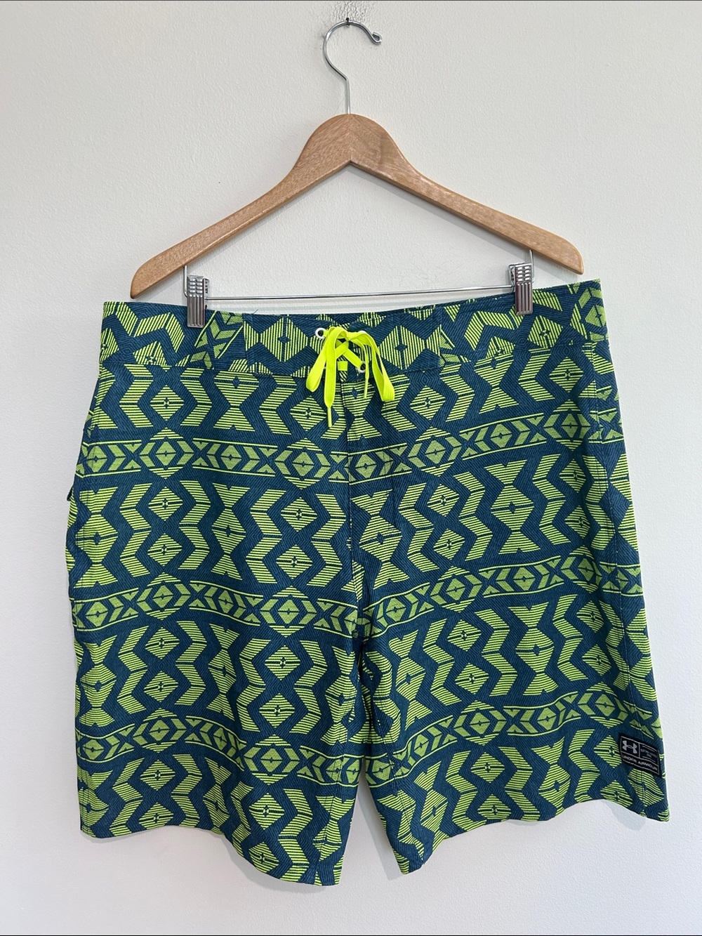 Under Armour Men’s Hydro Passage‎  Board Shorts Size 38 EUC